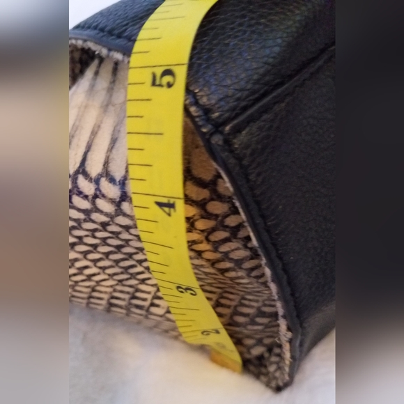 Vince Camuto Leather Cameron Handbag EUC - Picture 17 of 17